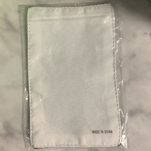 New David Yurman Black and White Jewelry Polishing Cloth New in Plastic 6”x 3.5” - Picture 5 of 7